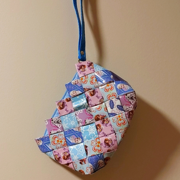 🎉Host Pick🎉Disney Frozen Wristlet / Coin Purse - Picture 1 of 4